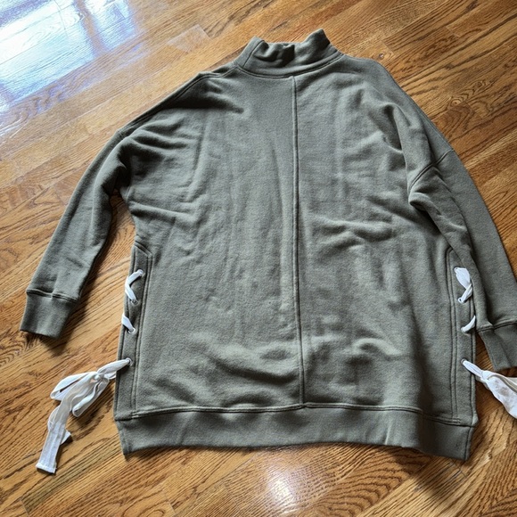 Free People pullover - Picture 2 of 2